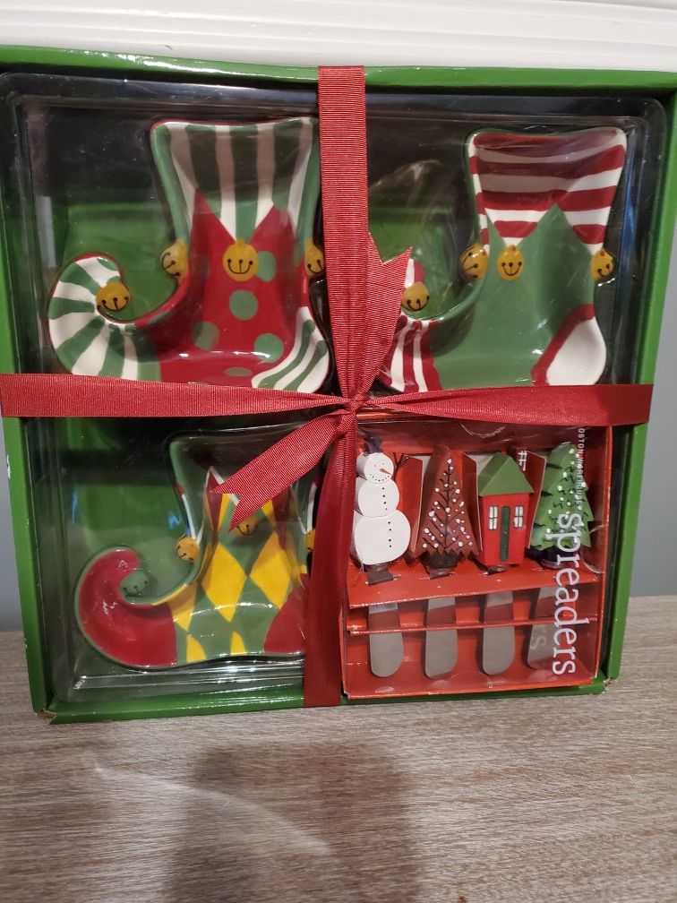 Christmas set; spreaders and bowls; stocking shape; new-$12