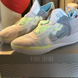 Kyrie One World One People Size 11. 5