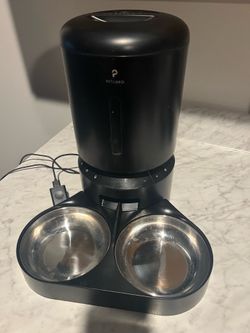 Automatic pet feeder