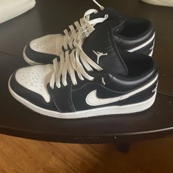 Jordan 1 Low Black Summit White