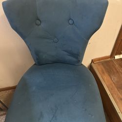 Chair W/Decorative Pillow 