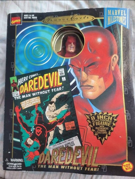 1998 Toy Biz Marvel Famous Cover Series Daredevil 8" Action Figure