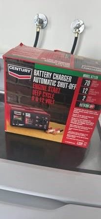 Century 87128 Battery Charger with Engine Start
