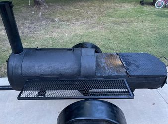 Barbecue Smoker Pit