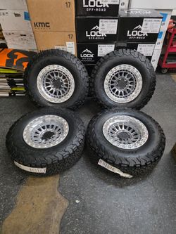 17" LOCK MOJAVE w/ 33" BfGoodrich Ko2 tires