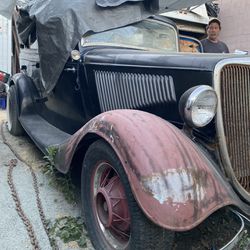 1934 Ford Suicide Sedan 
