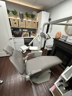 Esthetician, Permanent Makeup, Tattoo Chair/Bed