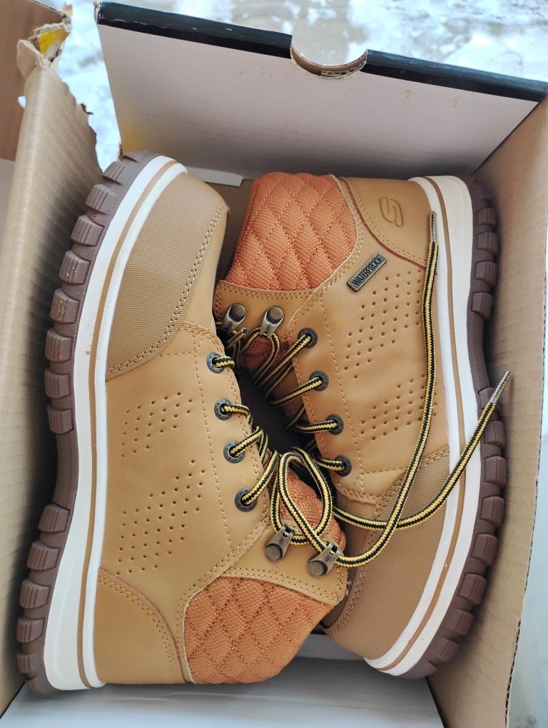 SCHECHERS STEEL TIP BOOTS SIZE 6 Y 