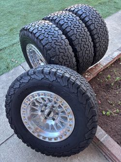 New KMC Tacoma 4runner Tundra 6x139.7 rims 285/70/17