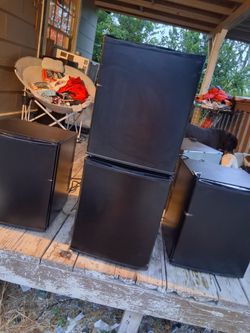 Mini bar fridges 40$ ea