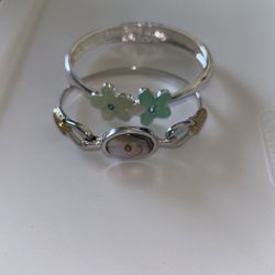 2 Bracelets 