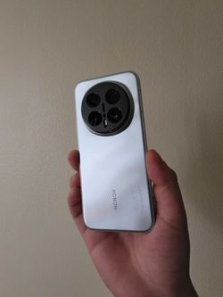 Vendo o Cambio ‼️
Honor Magic 8 Pro

Desbloqueado 
Global
512gb
12gb RAM
Bateria de 7100mA 
Cargador de 100W 
Como Nuevo

Venta o Cambio con Diferenci