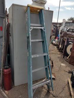 6 ft fiberglass ladder