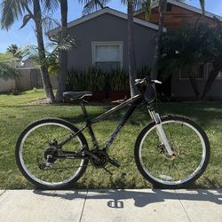 Diamondback Lux Sport Mountain Bike — 26” Wheels — Aluminum Frame — Front & Rear Disc Brakes