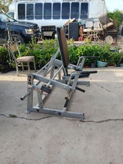 Hammer Strength Sitting Standing Shruge