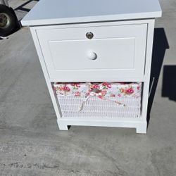 Accent End Table Nightstand 1 Drawer Basket White HW56727