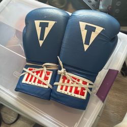 Title Classic Boxing gloves 16oz
