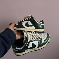 nike dunk vintage green