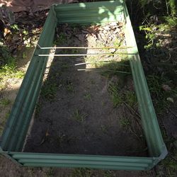 6x3x1 galvanized steel raised bed.