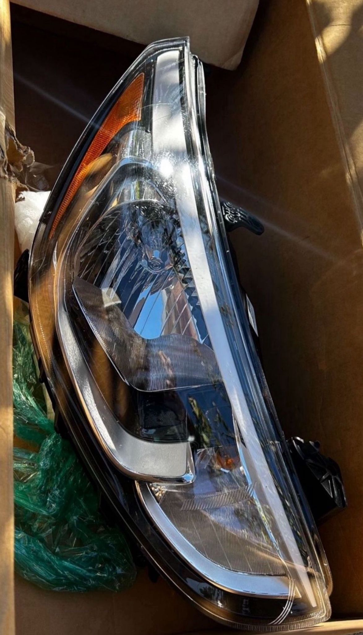 2015 -2017 Hyundai Accent Right RH Headlight OEM PASSENGER SIDE !!!