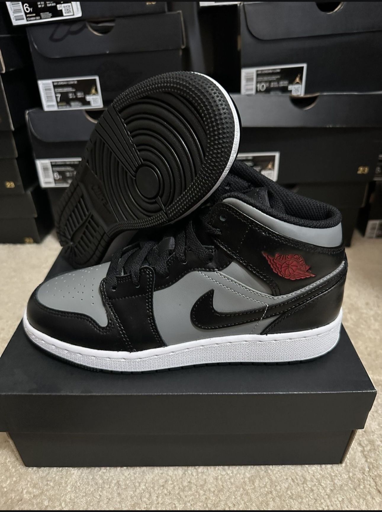 Air Jordan 1 Mid 'Shadow' Black Red Grey 554725-096 Size 5Y Brand New
