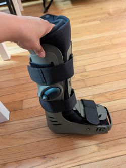 Walking boot / cam boot - lunar air walker - size small