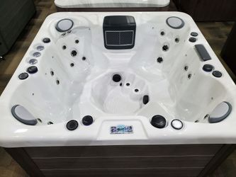 NEW Family Sized Hot Tub, 220V or 110V, LEDs, Waterfalls, Ozone & More