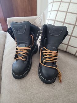 Steel toe boots