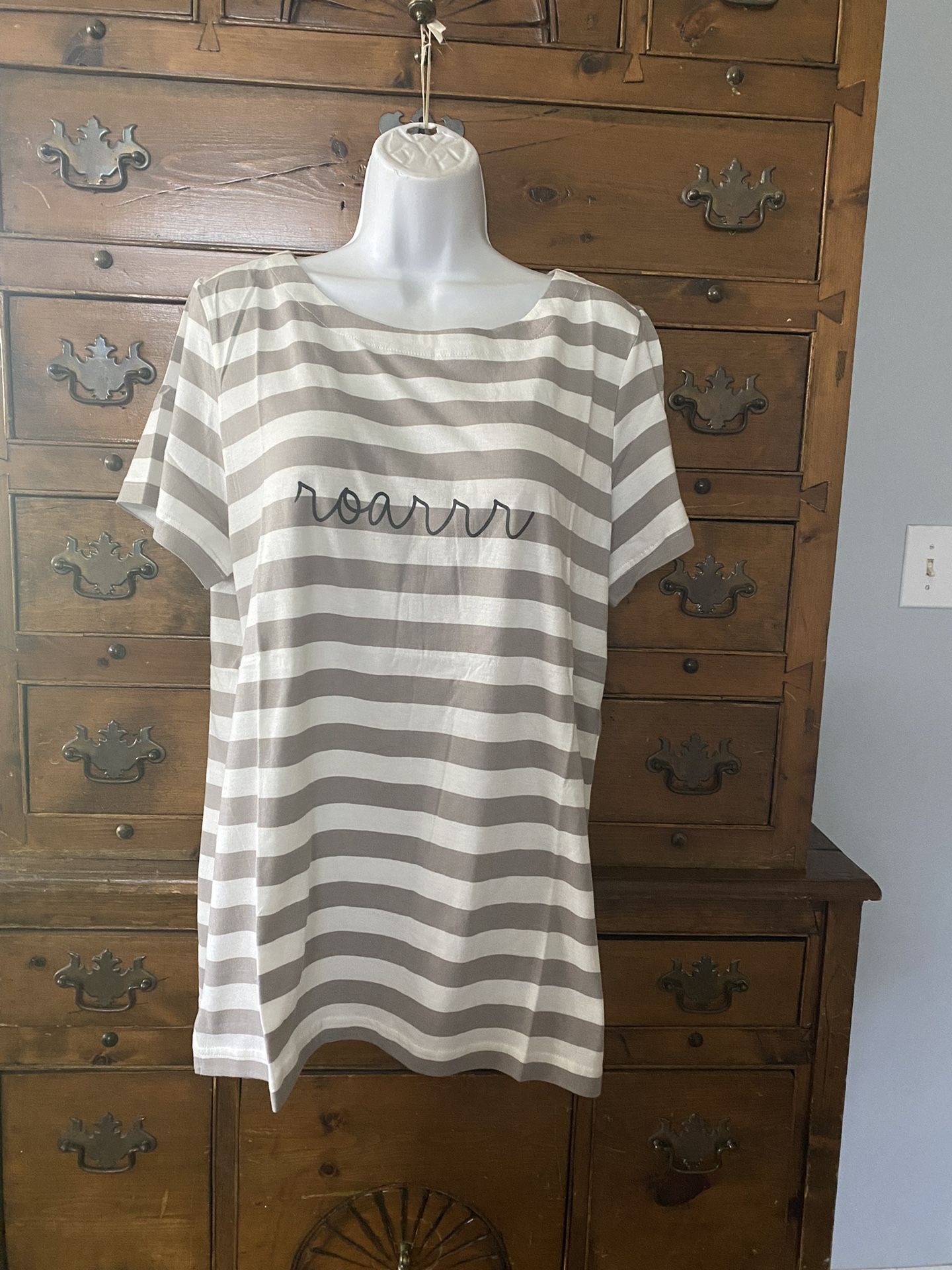 Woman’s SS Tunic Tee Roar Size XL By Stewart Simmons NWTS