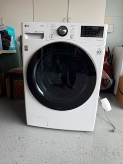 LG Front Load Washer – Excellent Condition