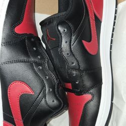Air Jordan 1 Low Black/Varsity Red Summit White Noir/Varsity Rouge Size 10.5