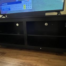 Wood TV Stand  - Great Condition - $50 (OBO) - Available Until Oct 31