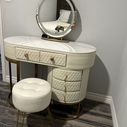 Vanity With Mirror And Stool 