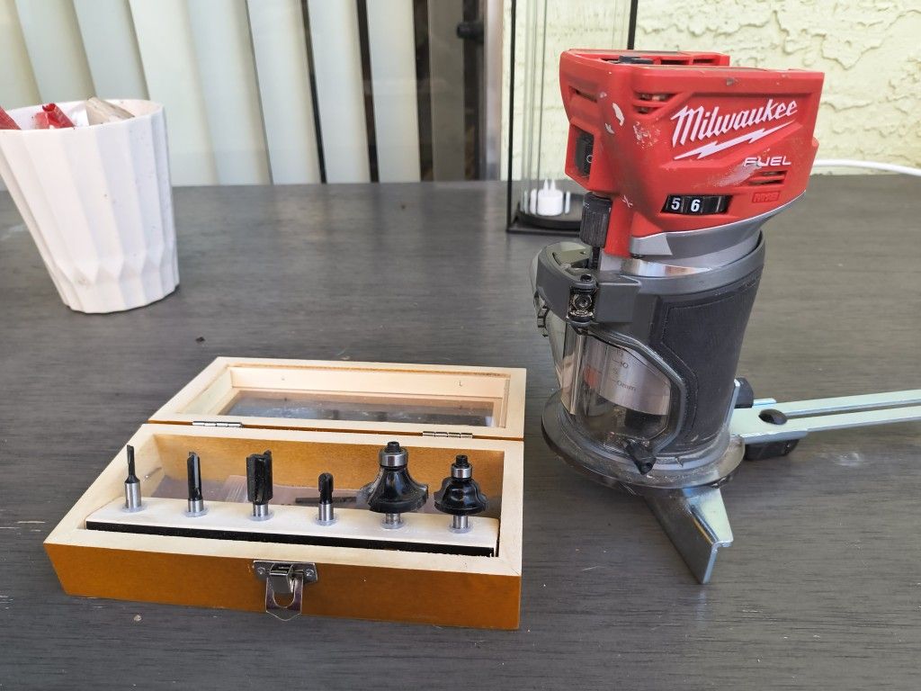 Milwaukee Fuel M18 Router With Bits