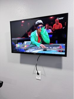 32” Samsung TV W/Remote