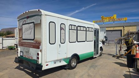 ADA Accessible Passenger Minibus / Shuttle Bus