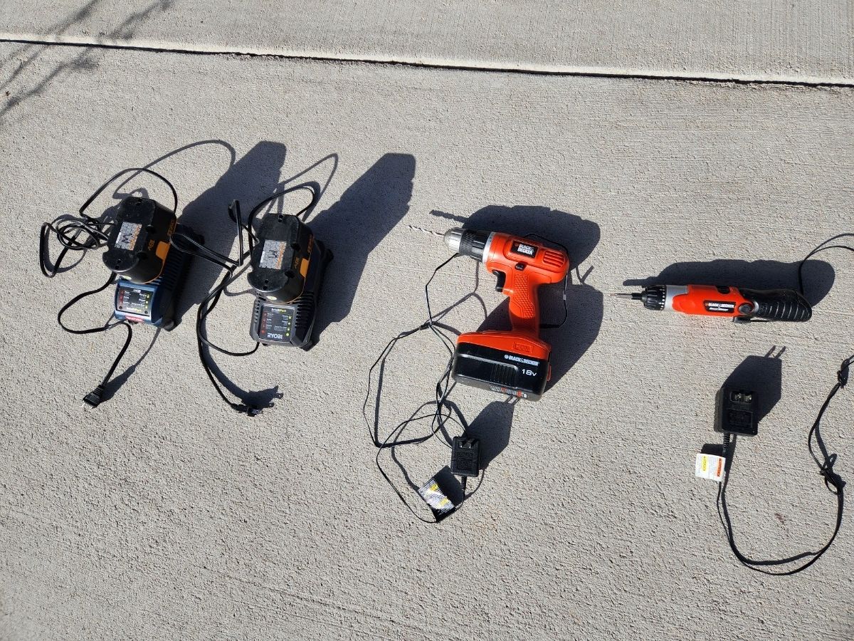 drill , battery , charger
charger + battery(18V): 2 pcs, Ryobi
-2 pcs are for $20
drill+battery(18V)+charger: Black&Decker
-1 set for $15
, great con