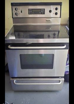 Electric stove perfect condition delivery and installation included