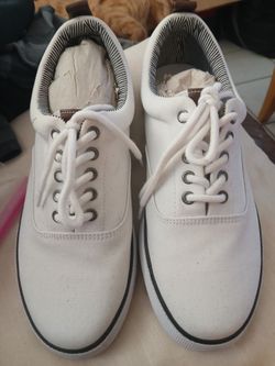 Goodfellow tennis size 7