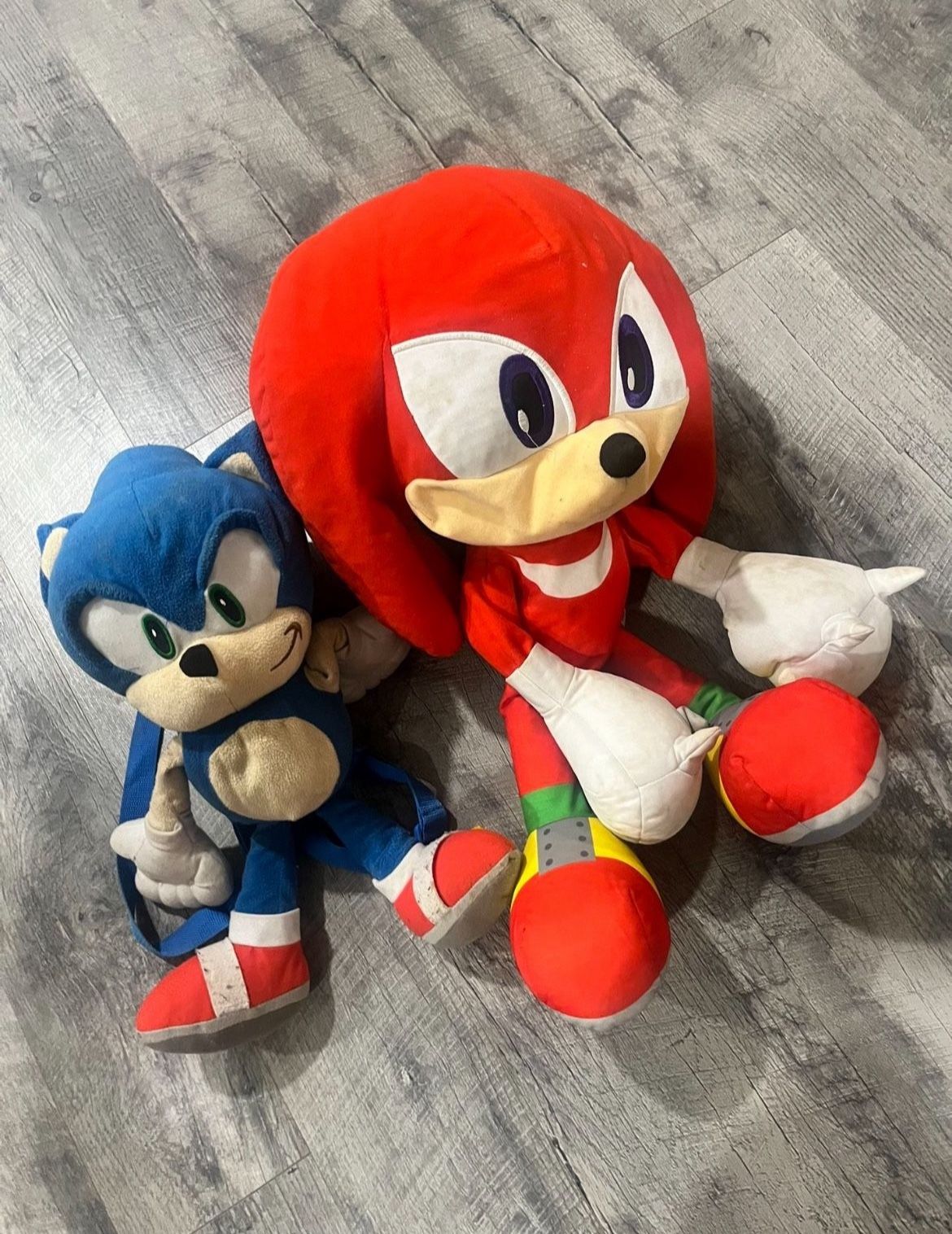 Sonic Back back & Knuckle Plush