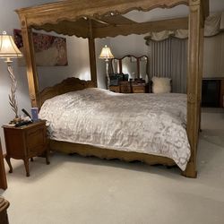 Canopy Bed - King - Pecan SOLID Wood Frame