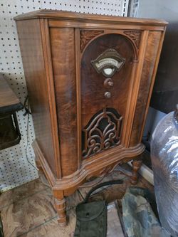 Antique Majestic tube radio