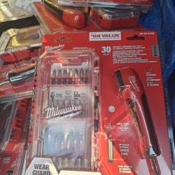 Milwuakee 90 Degree Adapter Bit Driver Set 30 Piece Pack out 