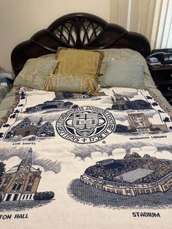 Queen bedroom set with matters