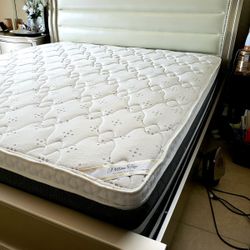 NEW KING PLUSH PILLOW TOP MATTRESS WITH BOX SPRING