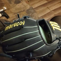 Marucci Baseball Glove 
