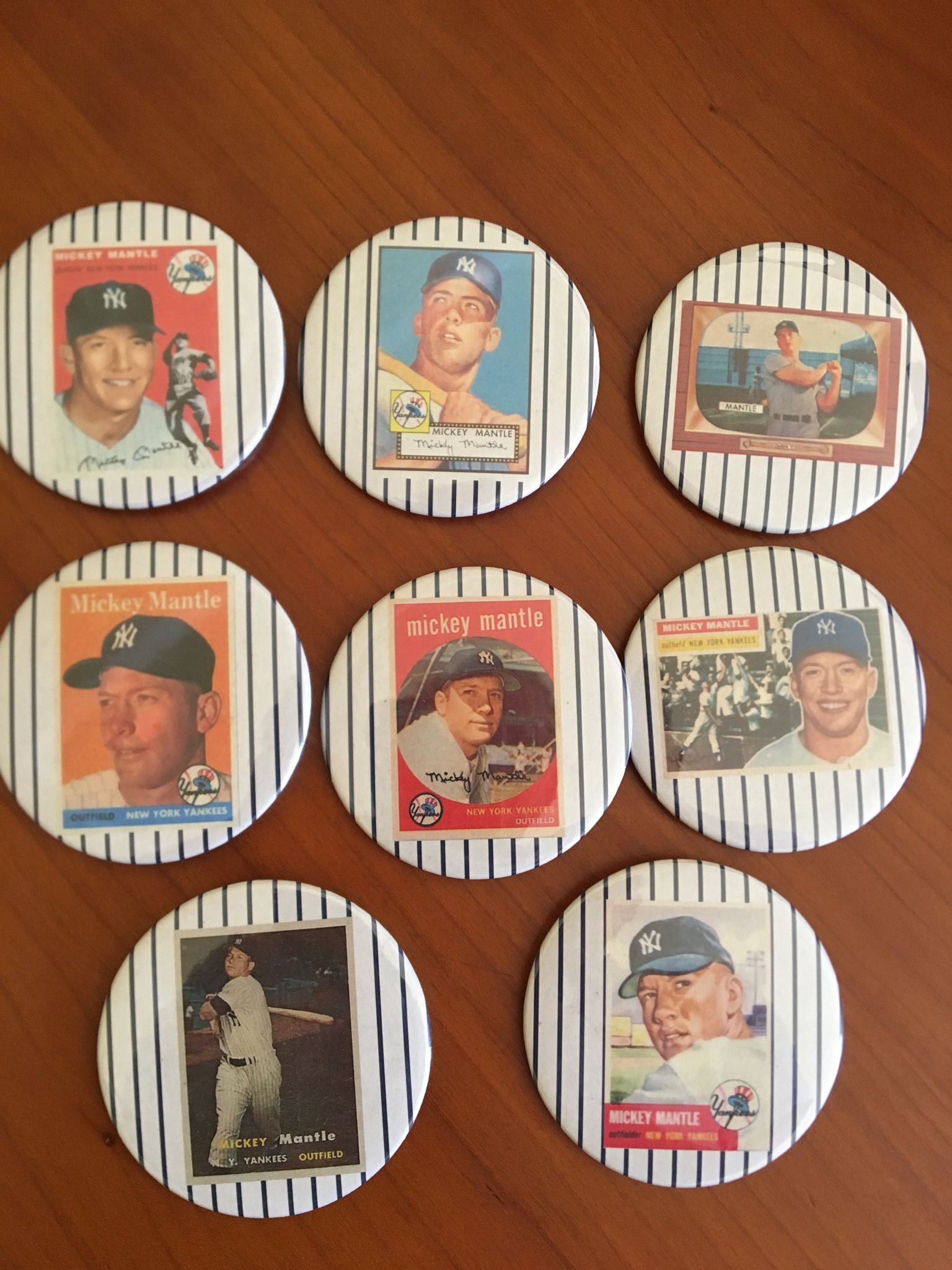 😬 (8) MICKEY MANTLE BASEBALL CARD REPLICA COLLECTIBLE BUTTONS/PINS *