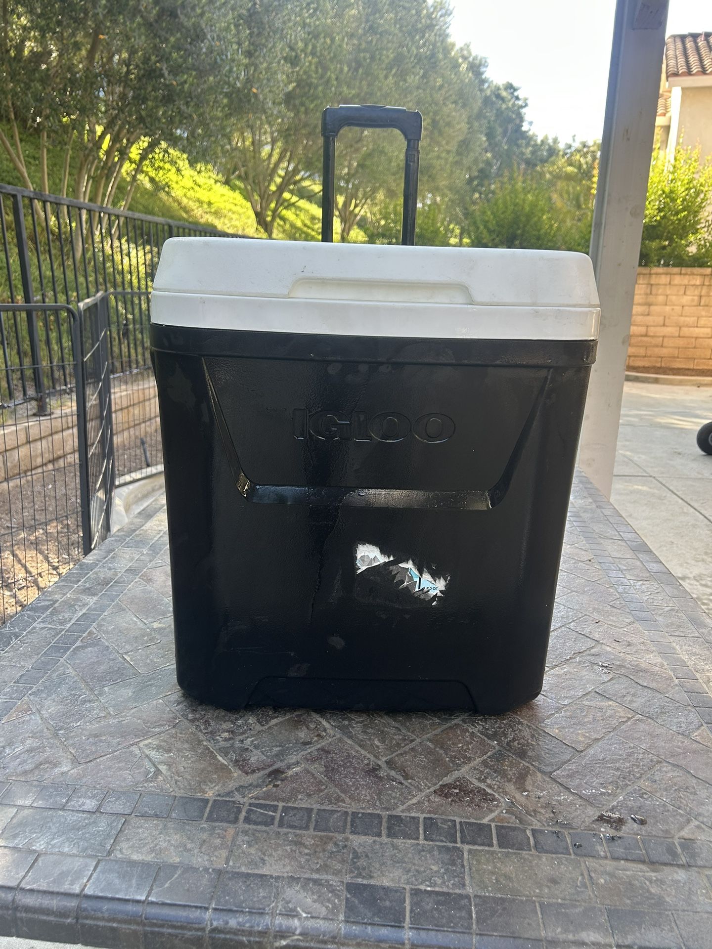 Igloo 60 Quart Cooler With Wheels