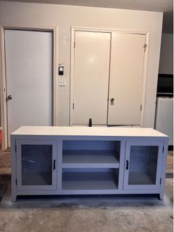 Entertainment center