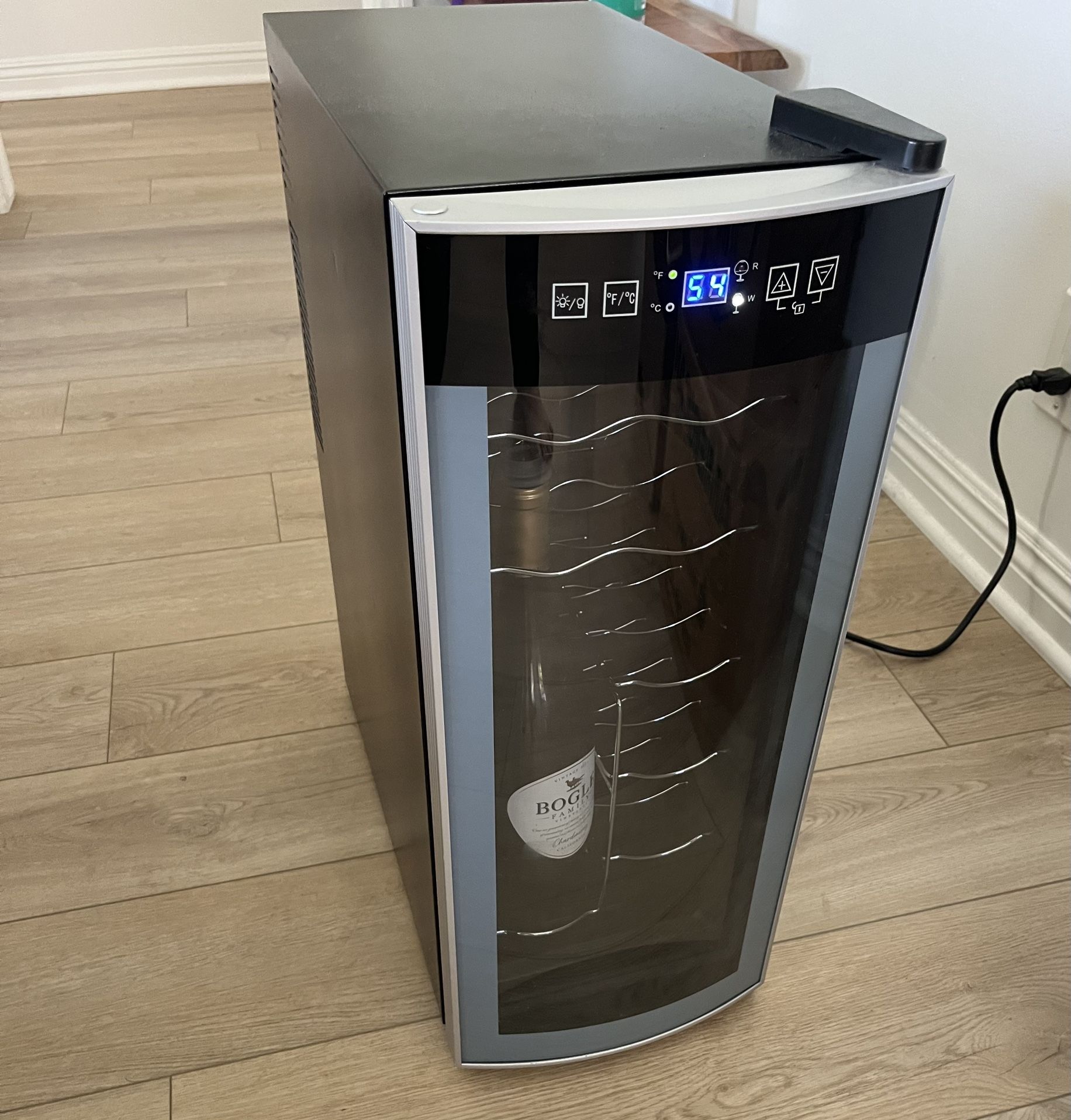 Unleash the Perfect Chill with Avanti EWC1201 Wine Cooler!